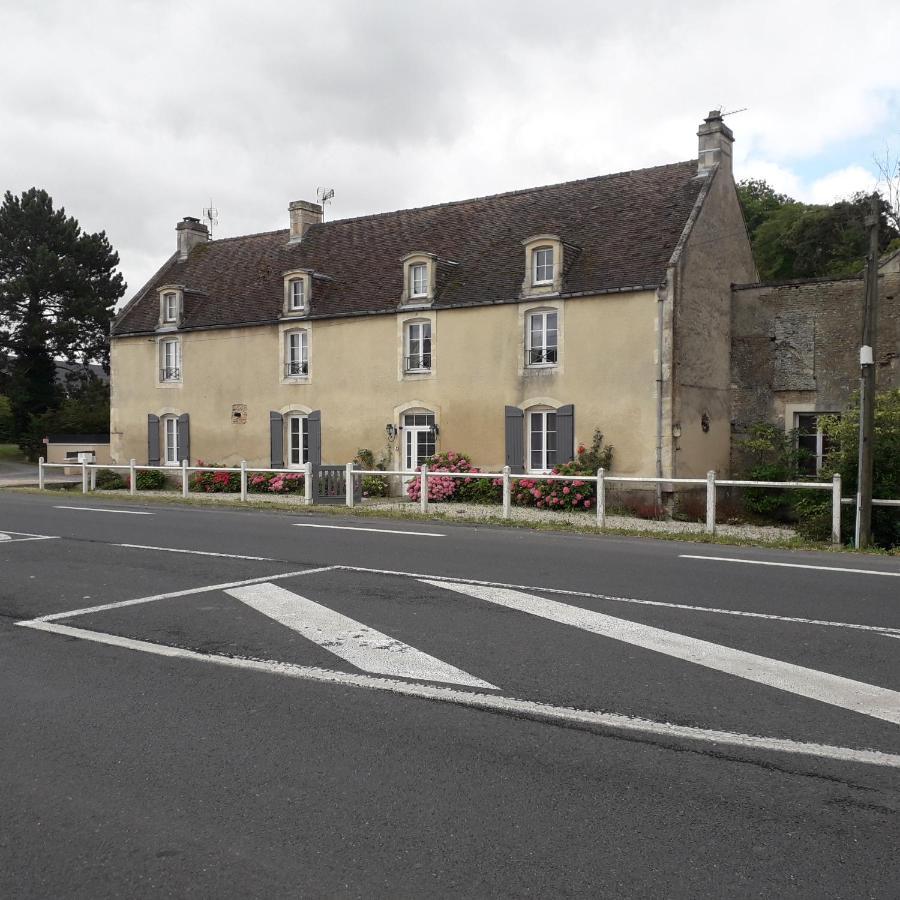 Grange Dans Ancien Corps De Ferme Hotel Bellengreville  Exterior photo